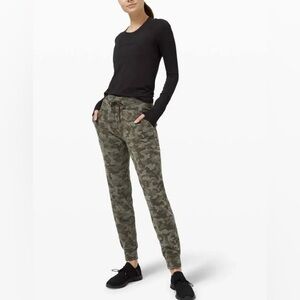 Lululemon Ready to Rulu Jogger 29"
Heritage Camo Dark Olive Green Twill Sz 8